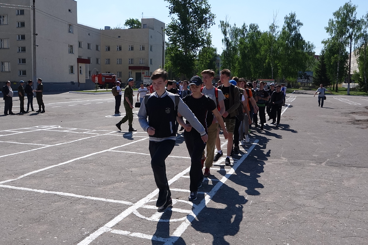 На базе соединения разведки общевойсковой армии ЗВО проведена  военно-спортивная игра «Зарница» : Министерство обороны Российской Федерации